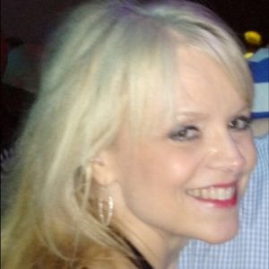 Meet your Posher, Lena